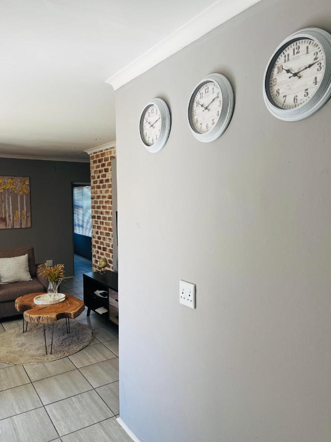 Appartamento Otis Self Catering Walvis Bay Esterno foto